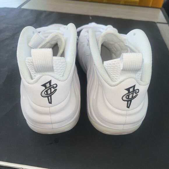 Size 9 - Nike Air Foamposite One Triple White main image 8